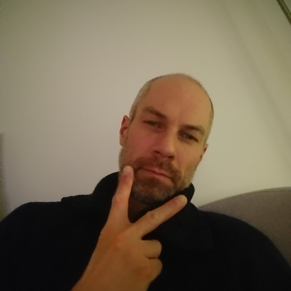 Thomas Skjerping style=